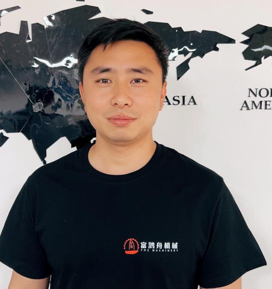Engenheiro de tecnologia mecânica Jay Liu